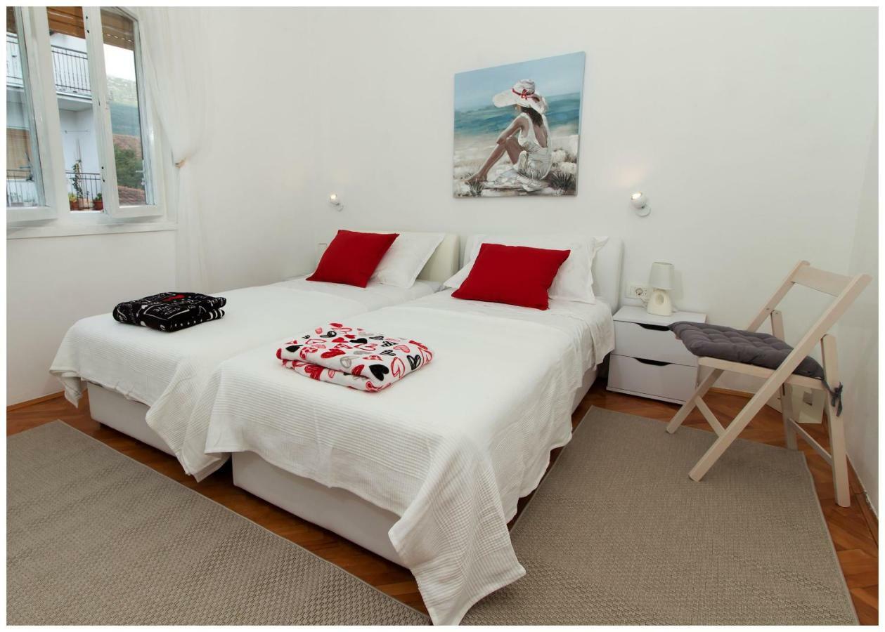 Large Apartment Between Split And Trogir Kaštela 外观 照片