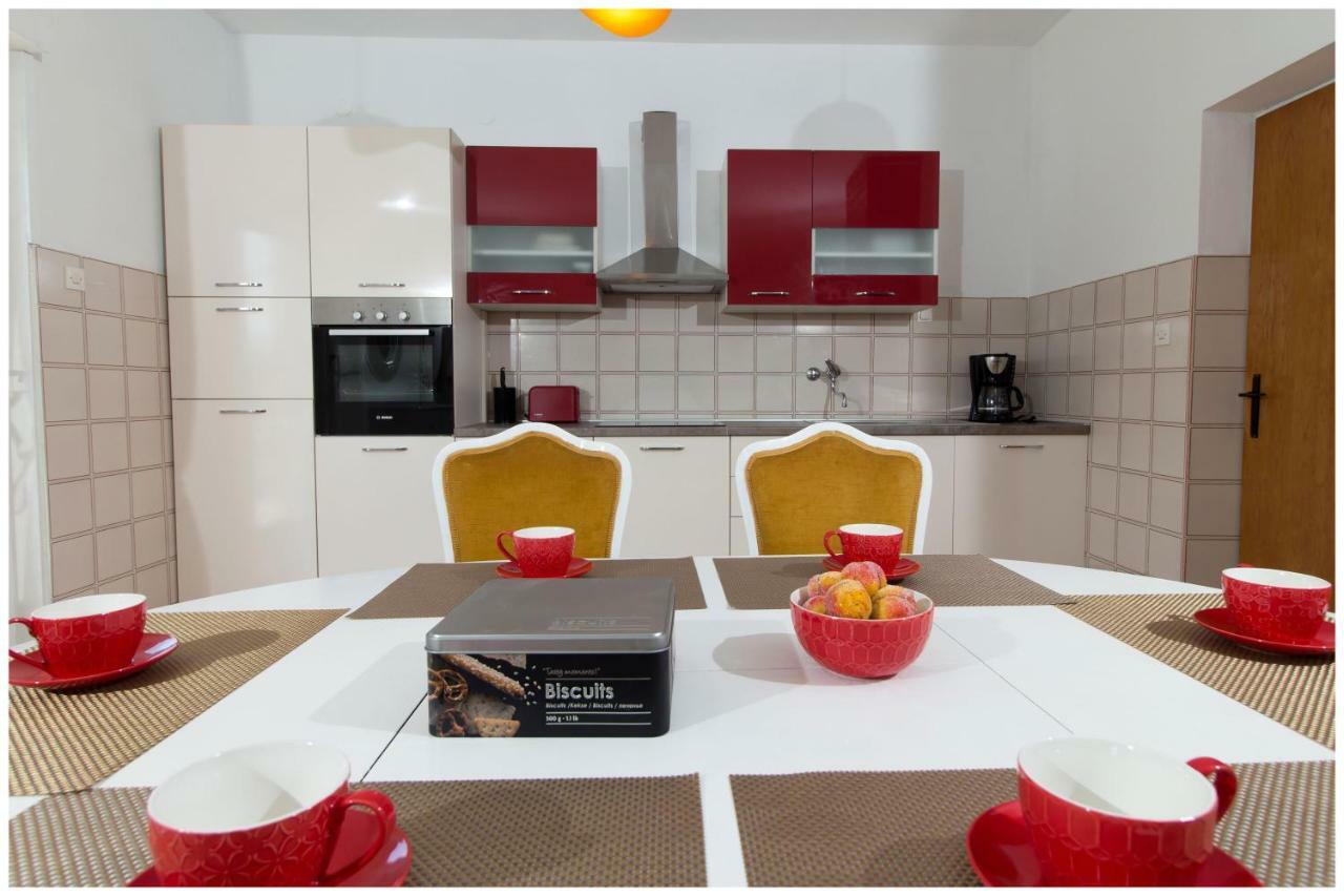 Large Apartment Between Split And Trogir Kaštela 外观 照片