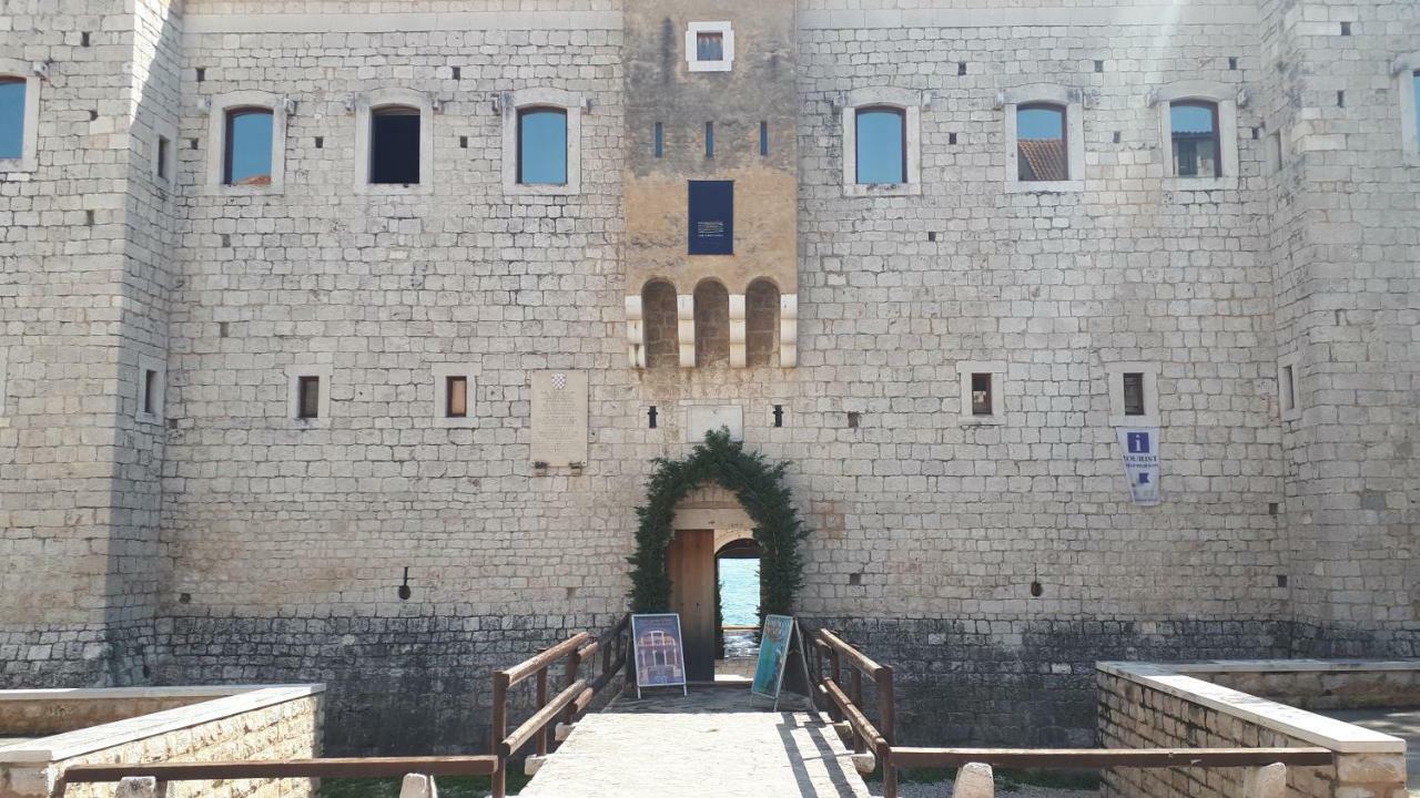 Large Apartment Between Split And Trogir Kaštela 外观 照片